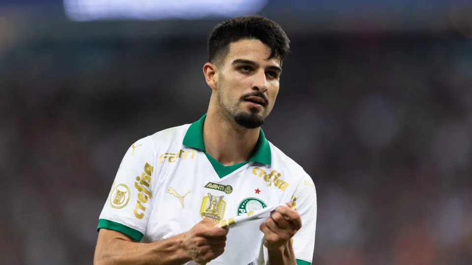 Palmeiras derrota Bragantino para manter liderança no Brasileiro